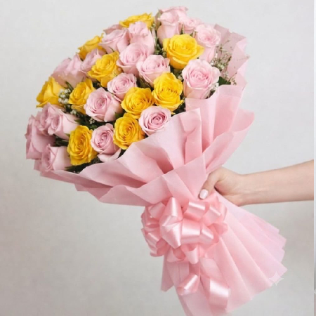 beautiful  40 yellow and pink roses bouquet arrangement